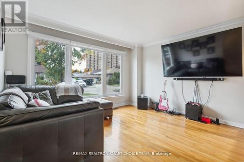 12 Marlington Crescent, Toronto, ON - Indoor Photo Showing Living Room