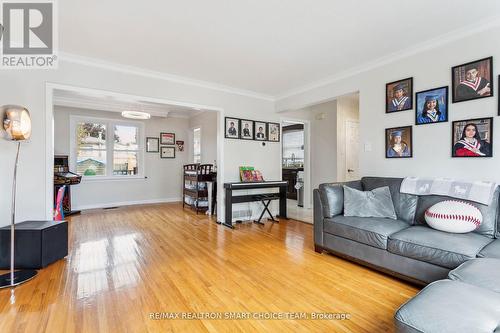 12 Marlington Crescent, Toronto, ON - Indoor Photo Showing Living Room