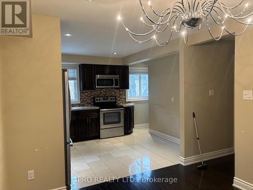 54 - 2145 Sherobee Road, Mississauga, ON - Indoor Photo Showing Kitchen