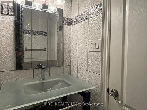 54 - 2145 Sherobee Road, Mississauga, ON - Indoor Photo Showing Bathroom