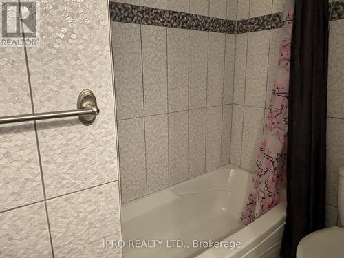 54 - 2145 Sherobee Road, Mississauga, ON - Indoor Photo Showing Bathroom