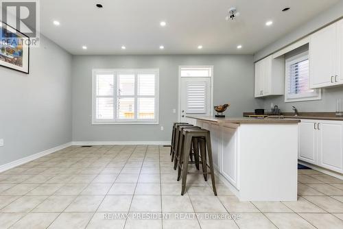 14 Deer Ridge Trail, Caledon, ON - Indoor Photo Showing Kitchen With Double Sink