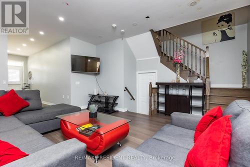 14 Deer Ridge Trail, Caledon, ON - Indoor Photo Showing Living Room