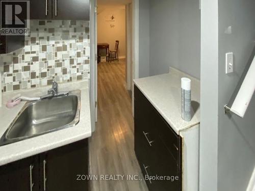 65 Curzon Crescent, Guelph, ON - Indoor Photo Showing Kitchen