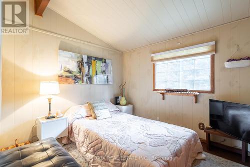 111490 Grey County Road 14, Southgate, ON - Indoor Photo Showing Bedroom