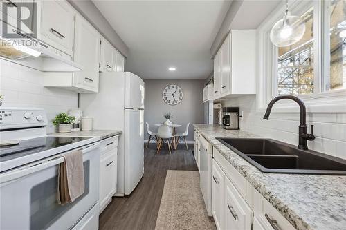 283 Eureka Street, Petrolia, ON - Indoor Photo Showing Kitchen With Double Sink