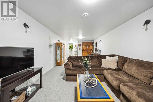 283 Eureka Street, Petrolia, ON - Indoor Photo Showing Living Room