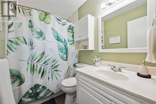 283 Eureka Street, Petrolia, ON - Indoor Photo Showing Bathroom