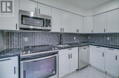 2586 Foxmeadow Road N, Peterborough, ON - Indoor Photo Showing Kitchen With Upgraded Kitchen