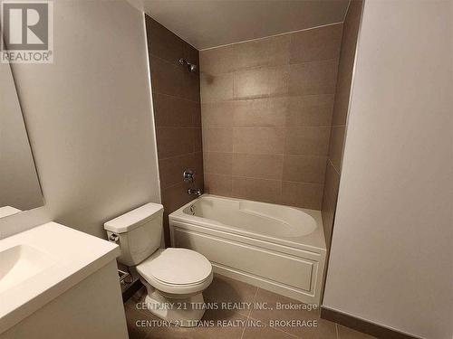 2512 - 2550 Simcoe Street E, Oshawa, ON - Indoor Photo Showing Bathroom