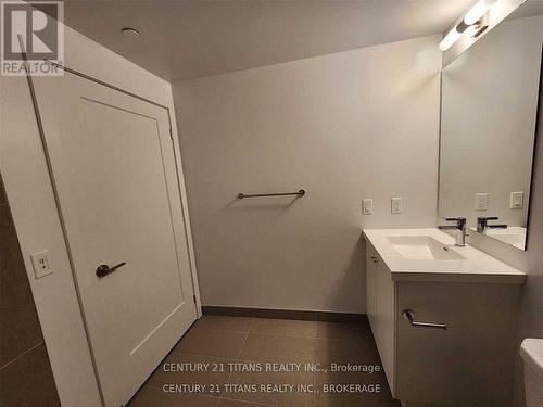 2512 - 2550 Simcoe Street E, Oshawa, ON - Indoor Photo Showing Bathroom