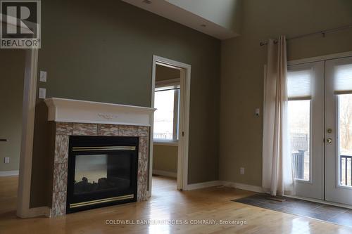 437 Riverdale Avenue, Ottawa, ON - Indoor With Fireplace