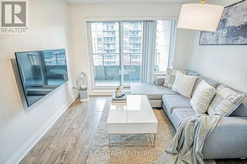 701 - 18 Uptown Drive, Markham, ON - Indoor Photo Showing Living Room