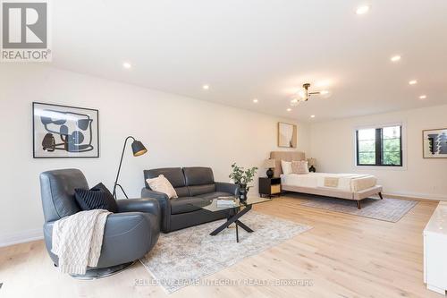 1590 Century Road E, Ottawa, ON - Indoor Photo Showing Living Room