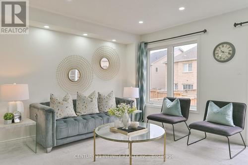 165 Hyperion Court, Oshawa (Windfields), ON - Indoor Photo Showing Living Room