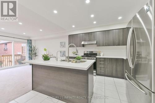 165 Hyperion Court, Oshawa (Windfields), ON - Indoor Photo Showing Kitchen With Upgraded Kitchen