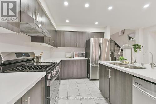 165 Hyperion Court, Oshawa (Windfields), ON - Indoor Photo Showing Kitchen With Double Sink With Upgraded Kitchen