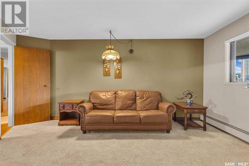 101 222 Saskatchewan Crescent E, Saskatoon, SK - Indoor Photo Showing Living Room