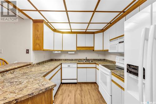 101 222 Saskatchewan Crescent E, Saskatoon, SK - Indoor Photo Showing Kitchen With Double Sink