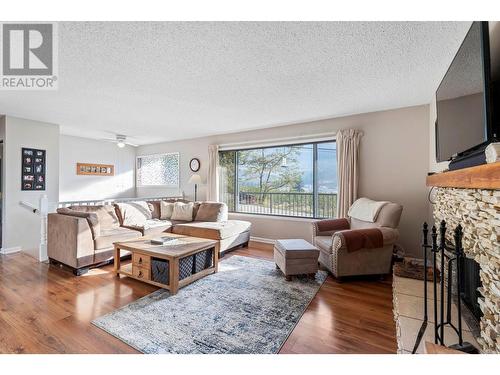 15638 Greenhow Road, Lake Country, BC - Indoor Photo Showing Living Room With Fireplace