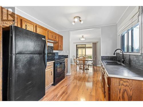 15638 Greenhow Road, Lake Country, BC - Indoor Photo Showing Kitchen