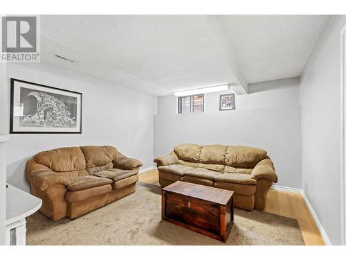 15638 Greenhow Road, Lake Country, BC - Indoor Photo Showing Living Room