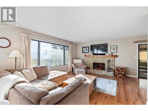 15638 Greenhow Road, Lake Country, BC - Indoor Photo Showing Living Room With Fireplace