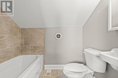 202 - 3710 Main Street, Niagara Falls (223 - Chippawa), ON - Indoor Photo Showing Bathroom