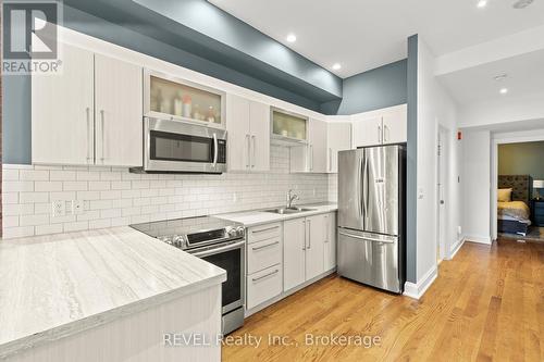 202 - 3710 Main Street, Niagara Falls (223 - Chippawa), ON - Indoor Photo Showing Kitchen With Upgraded Kitchen