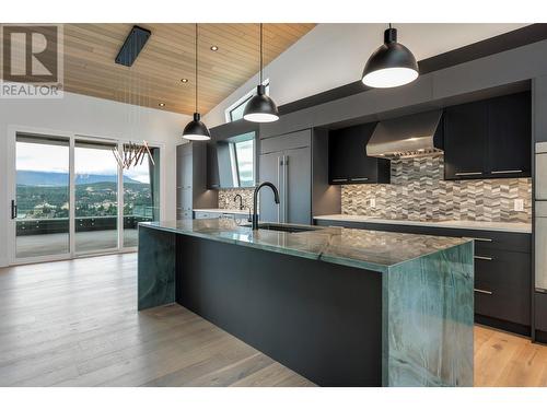 868 Antler Ridge Road, Windermere, BC - Indoor Photo Showing Kitchen With Upgraded Kitchen