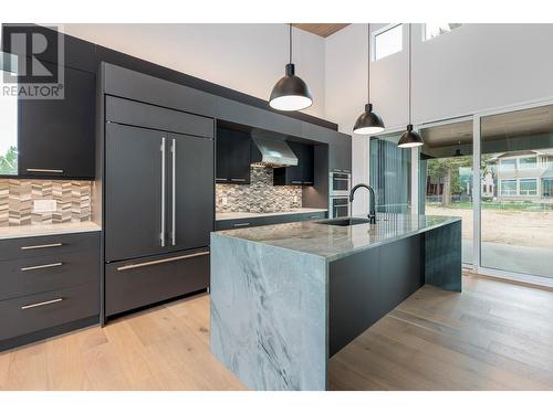 868 Antler Ridge Road, Windermere, BC - Indoor Photo Showing Kitchen With Upgraded Kitchen