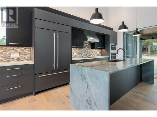 868 Antler Ridge Road, Windermere, BC - Indoor Photo Showing Kitchen With Upgraded Kitchen