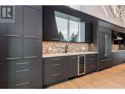 868 Antler Ridge Road, Windermere, BC - Indoor Photo Showing Kitchen