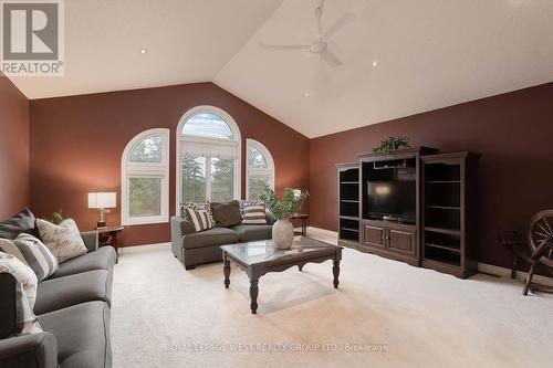 370 Royalpark Way, Vaughan, ON - Indoor Photo Showing Living Room