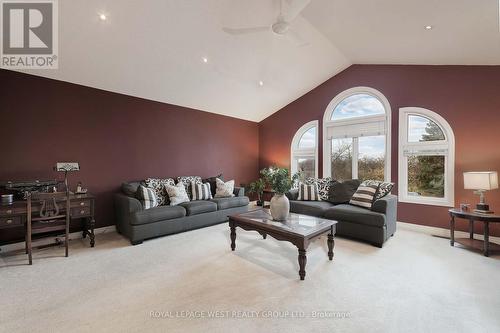 370 Royalpark Way, Vaughan, ON - Indoor Photo Showing Living Room