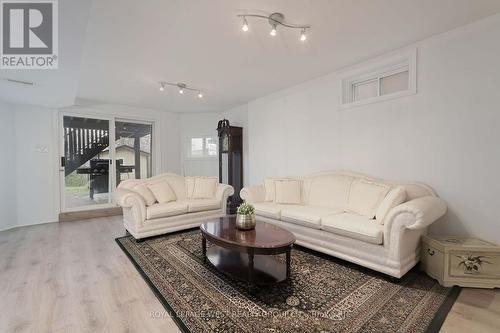 370 Royalpark Way, Vaughan, ON - Indoor Photo Showing Living Room