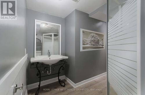 370 Royalpark Way, Vaughan, ON - Indoor Photo Showing Bathroom