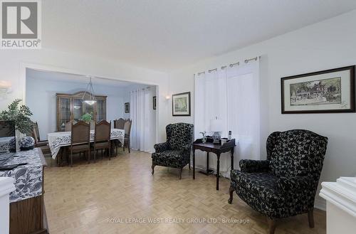 370 Royalpark Way, Vaughan, ON - Indoor Photo Showing Living Room