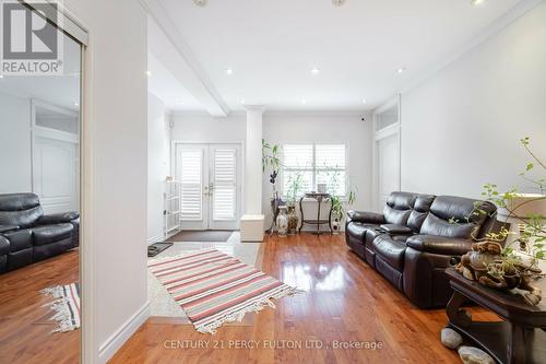 206 Finch Avenue E, Toronto, ON - Indoor Photo Showing Living Room