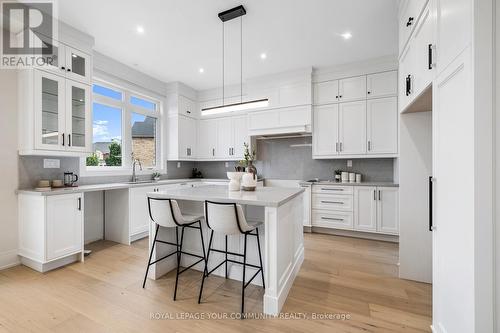 23 Menotti Drive, Richmond Hill, ON - Indoor Photo Showing Kitchen With Upgraded Kitchen