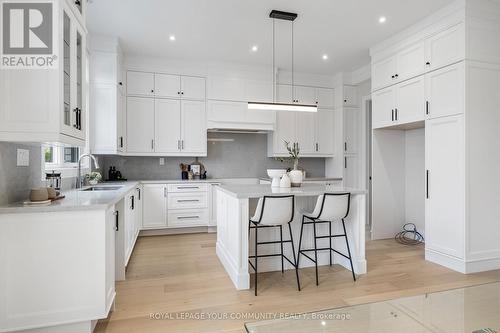 23 Menotti Drive, Richmond Hill, ON - Indoor Photo Showing Kitchen With Upgraded Kitchen