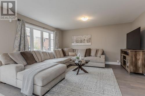 264 Wise Crossing, Milton, ON - Indoor Photo Showing Living Room