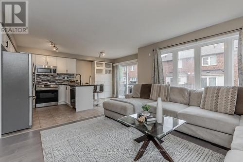 264 Wise Crossing, Milton, ON - Indoor Photo Showing Living Room