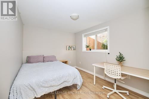 54 Sandra Drive, Pelham (664 - Fenwick), ON - Indoor Photo Showing Bedroom