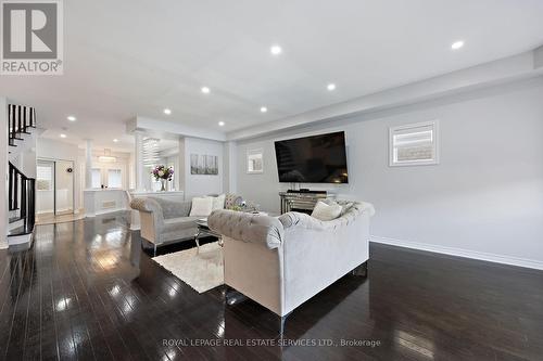 50 Tudor Crescent, Barrie, ON - Indoor Photo Showing Living Room