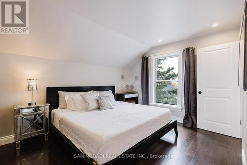 1225 Simcoe Street S, Oshawa, ON - Indoor Photo Showing Bedroom