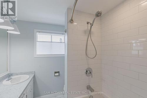 1225 Simcoe Street S, Oshawa, ON - Indoor Photo Showing Bathroom