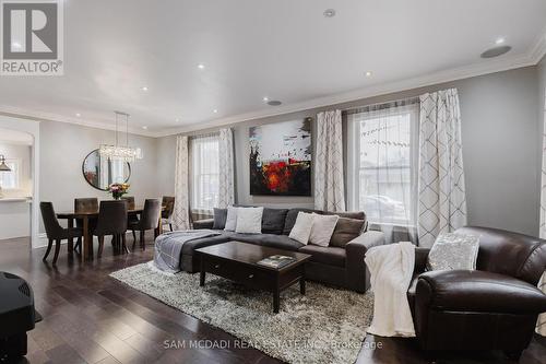 1225 Simcoe Street S, Oshawa, ON - Indoor Photo Showing Living Room