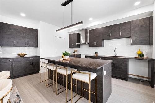 71 Bridgehampton Bay, Winnipeg, MB - Indoor Photo Showing Kitchen With Upgraded Kitchen