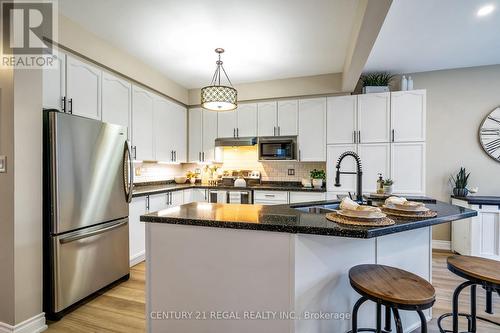 81 Tallships Drive, Whitby, ON - Indoor Photo Showing Kitchen With Upgraded Kitchen